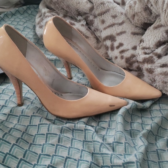 Heels - Picture 2 of 3